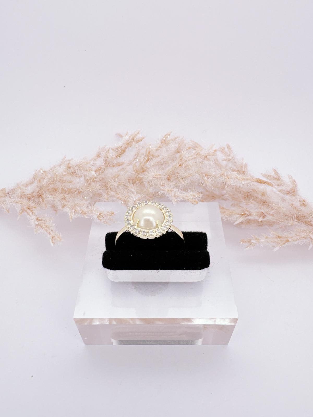 0135- PEARL AND ZIRCONIA RING