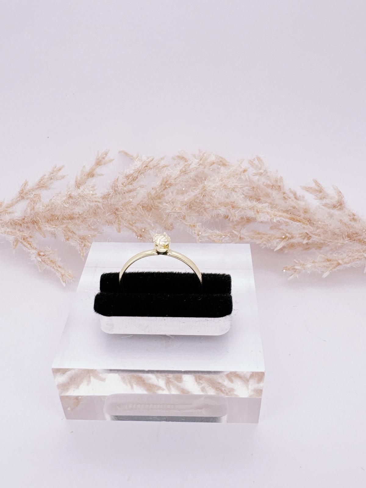 0134-MINIMALIST SOLITAIRE RING (ANUK362)