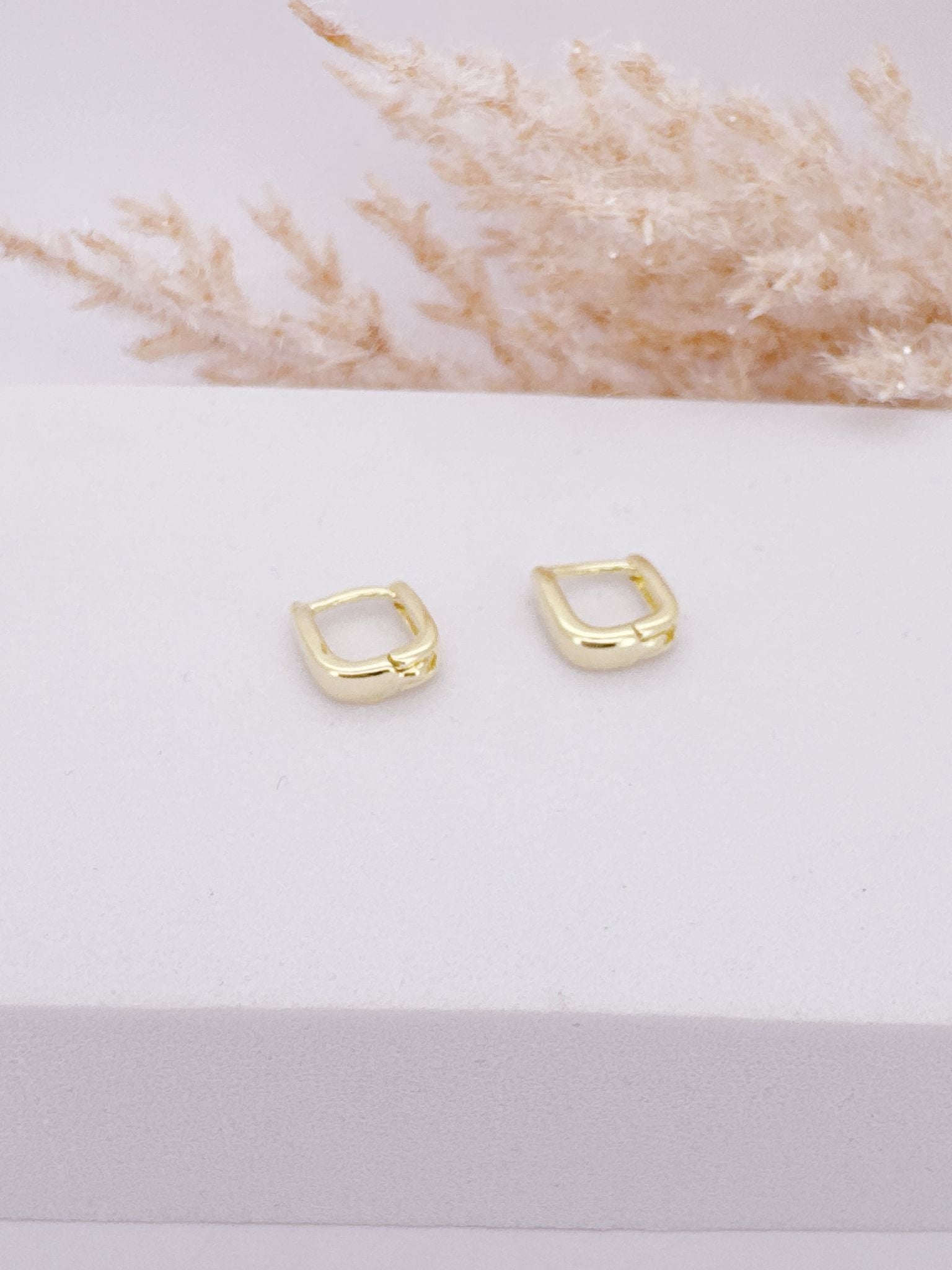 0090- SQUARE SHAPED HOOP EARRING - SIZE S