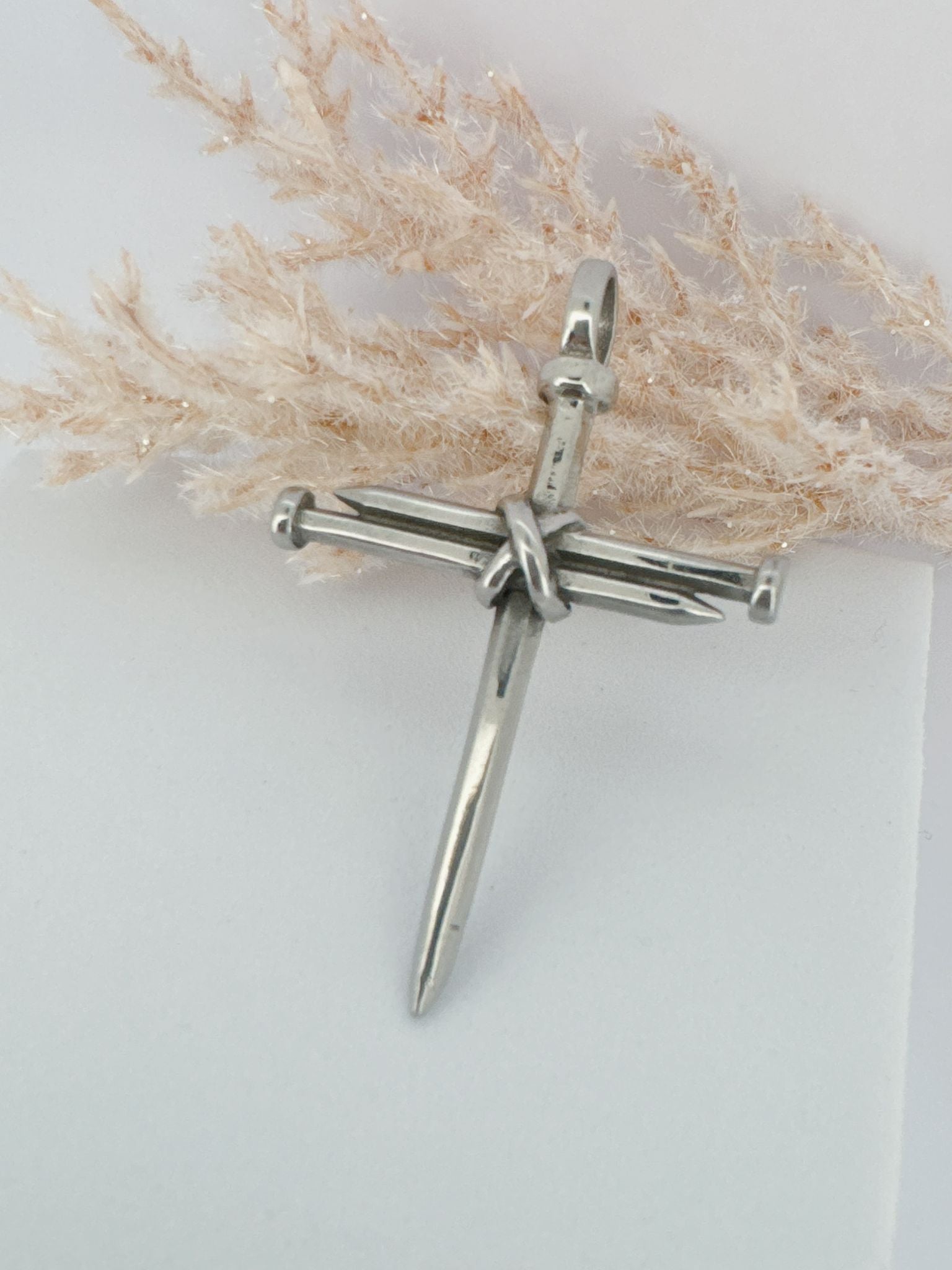 139/PI02- CROSS PENDANT WITH NAILS
