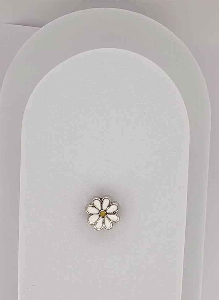 DAISY FLOWER CHARM - WHITE GOLD