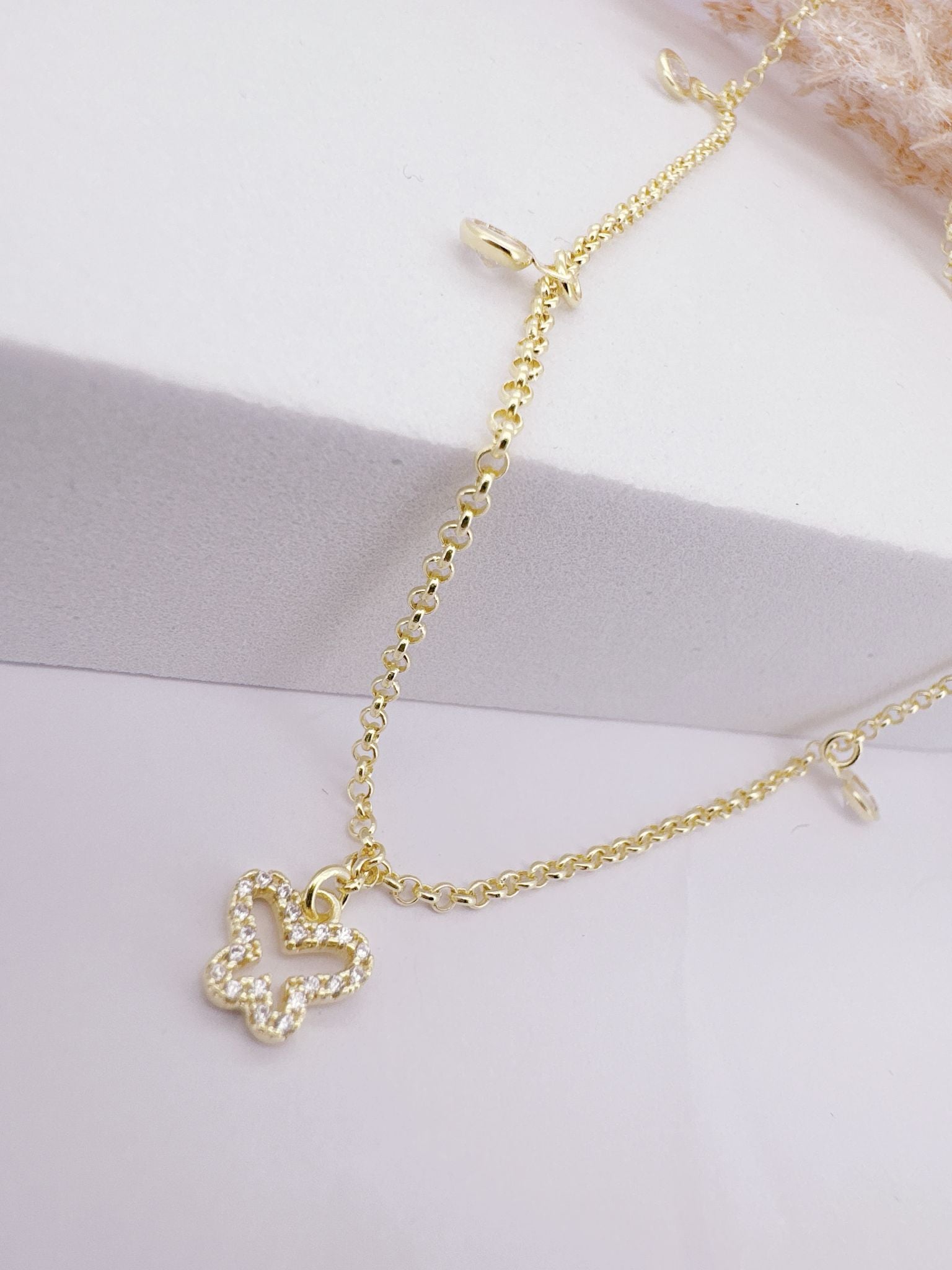 0121- LIGHT DOTS AND BUTTERFLY NECKLACE