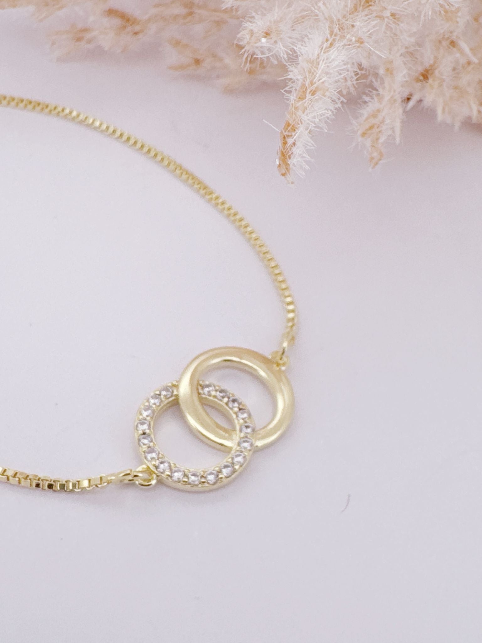 0099 - ADJUSTABLE BRACELET INTERLOCKED RINGS WITH ZIRCONIAS