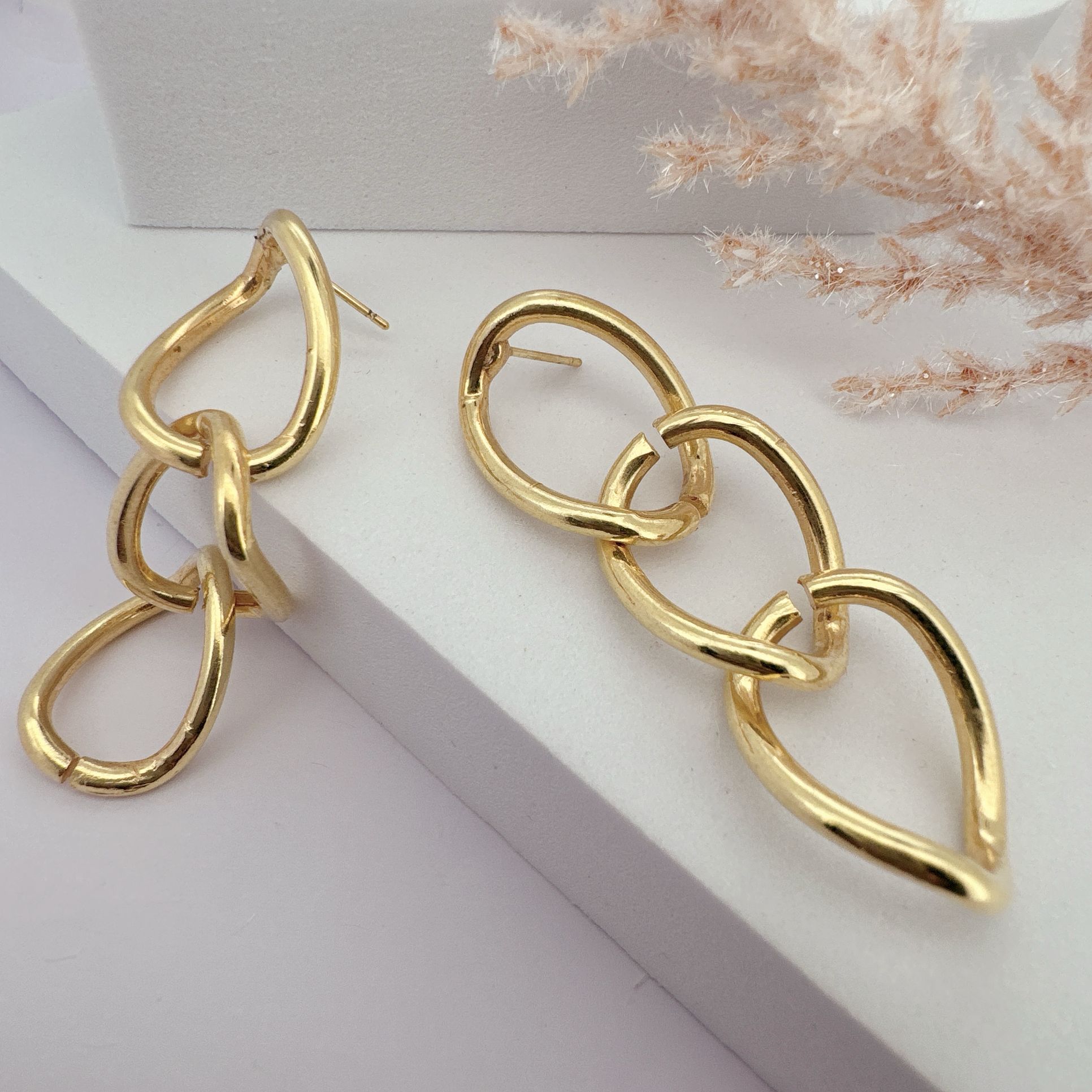 3-C - EARRINGS WITH INTERLOCKED HOOPS