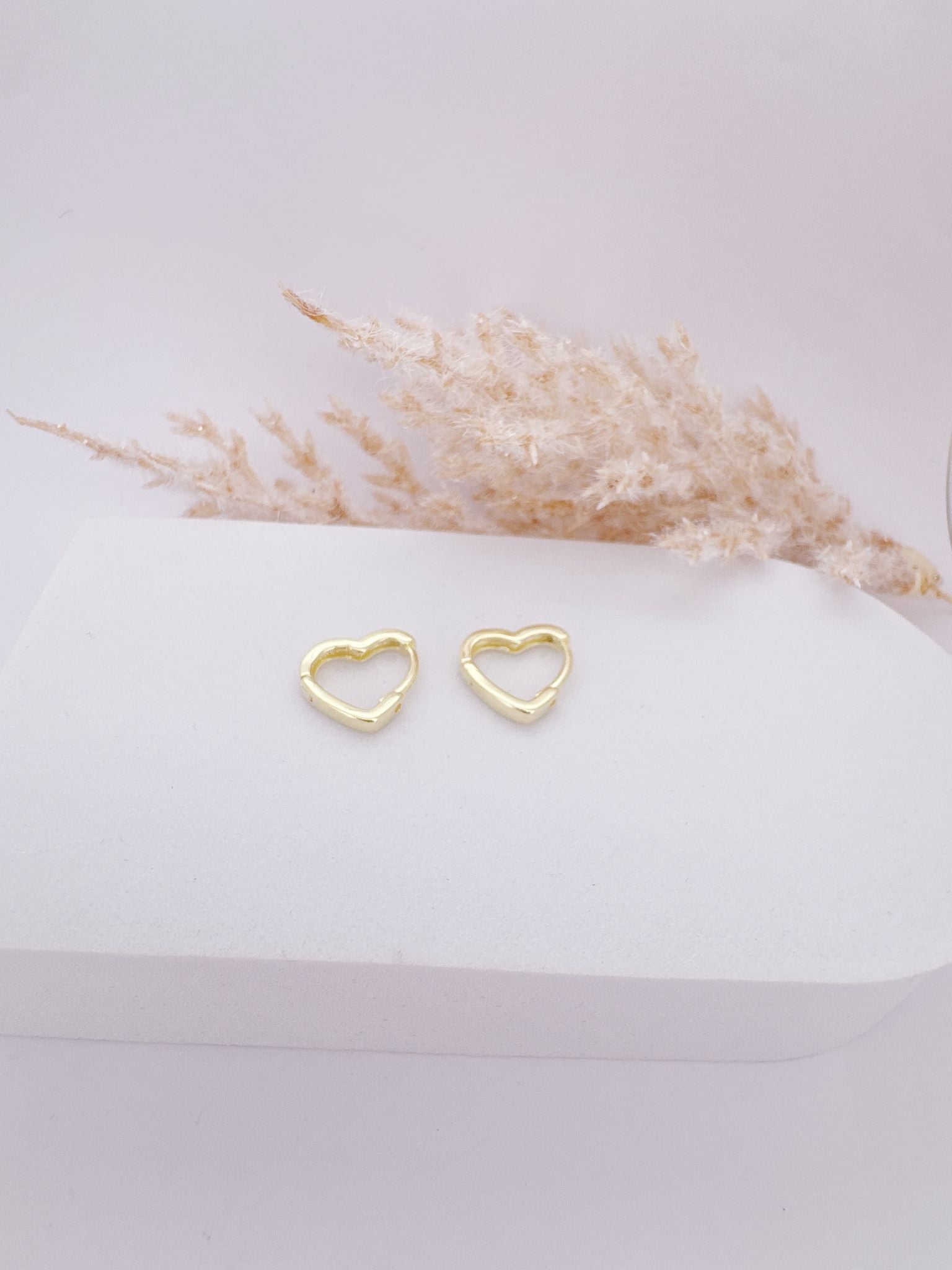 0059/0077 - HEART HOOP EARING