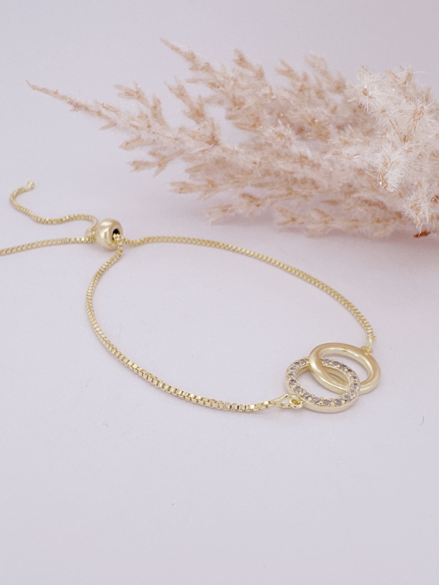 0099 - ADJUSTABLE BRACELET INTERLOCKED RINGS WITH ZIRCONIAS