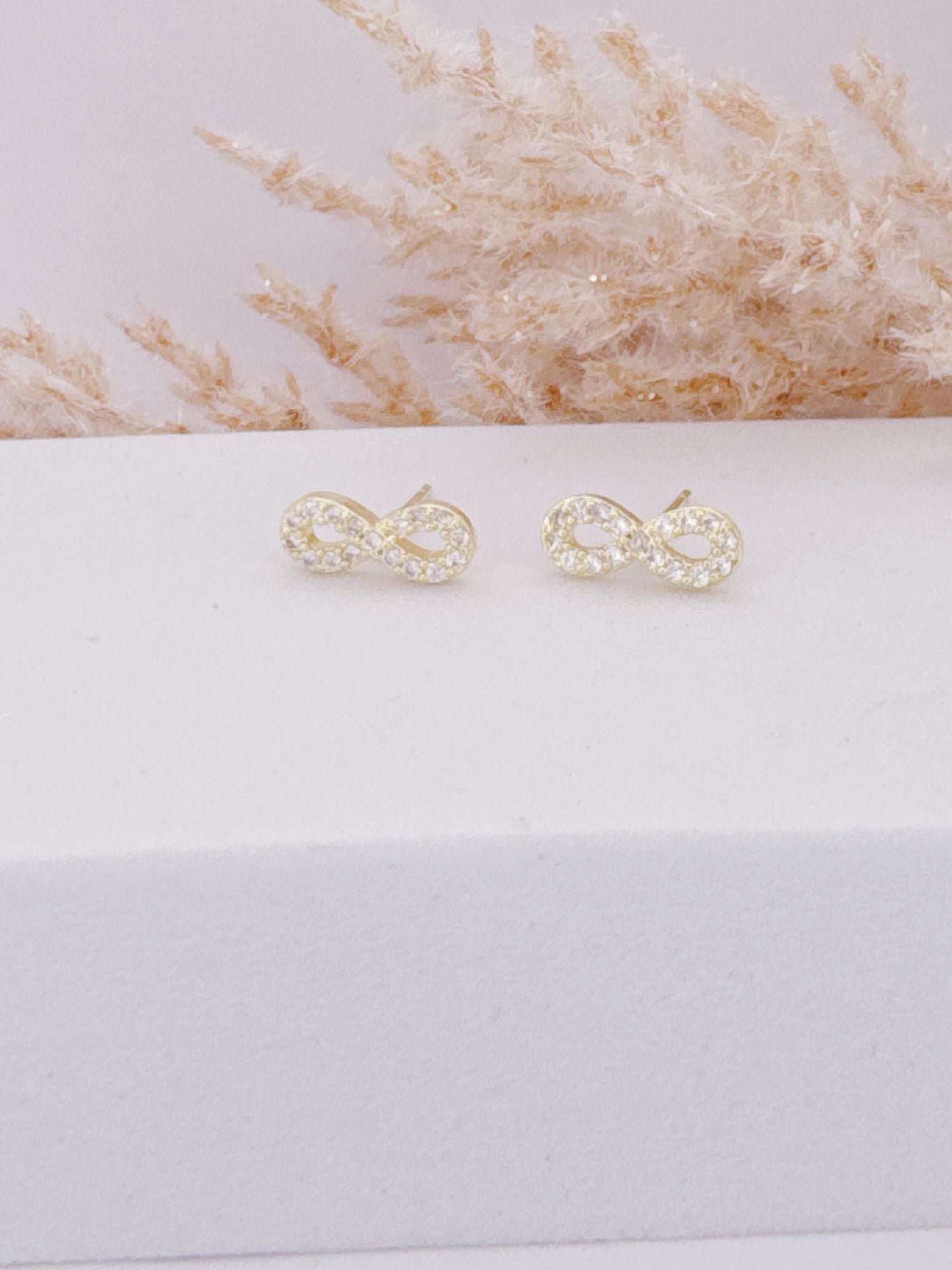 0076- INFINITY EARRING WITH ZIRCONIA