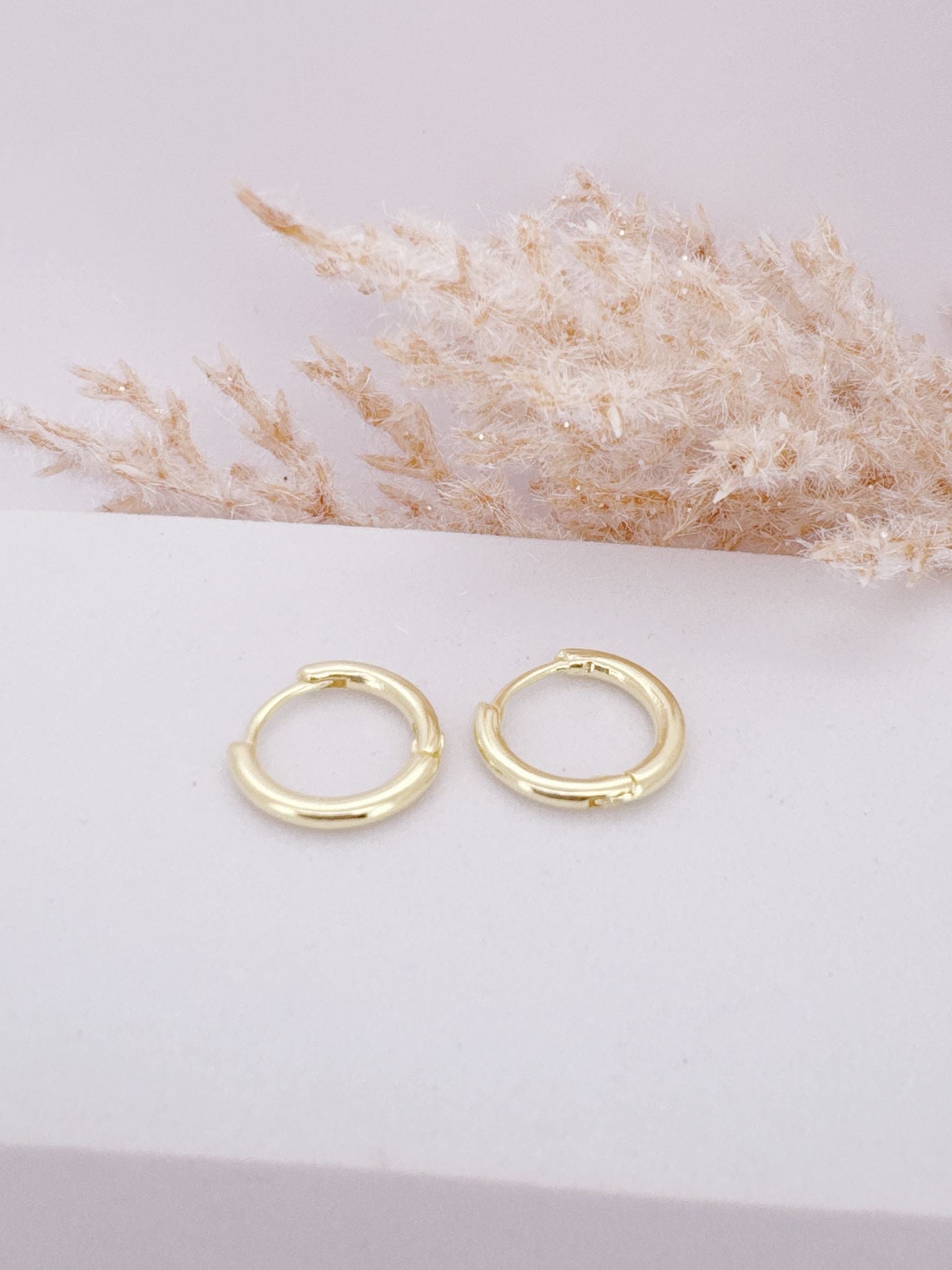 0066- MINIMALIST HOOP EARRING