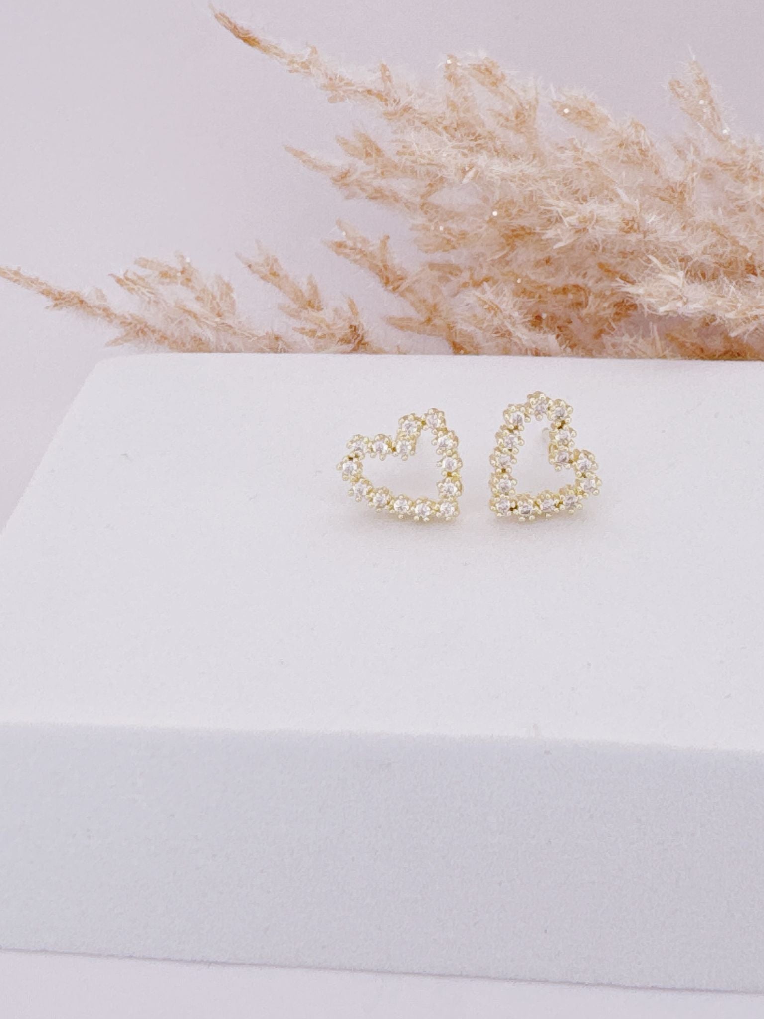 0071- HEART EARRING WITH ZIRCONIA